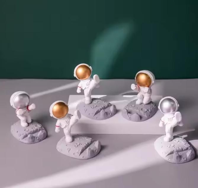 Interstellar Mobile Holder